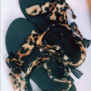 Kids cheetah print flip flops
